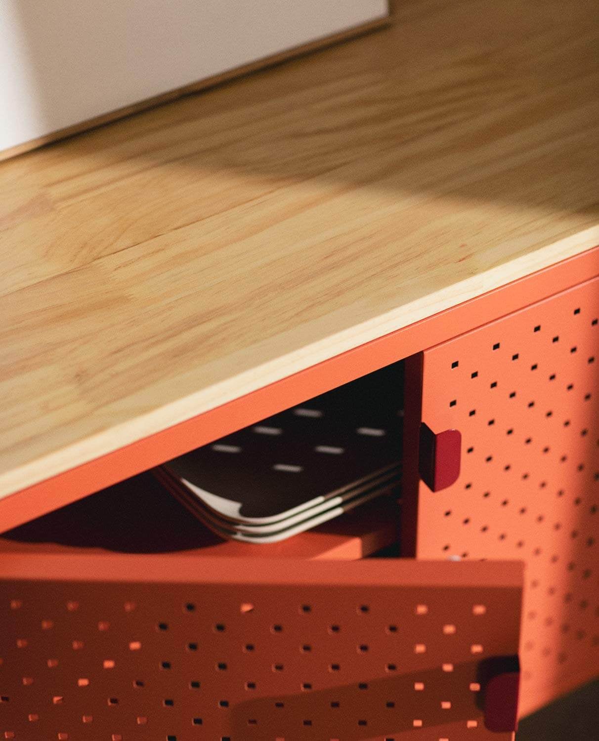 Credenza Bassa 3 Ante 115x40 cm in Acciaio Laminato e Legno di Pino Varys, immagine della galleria 3