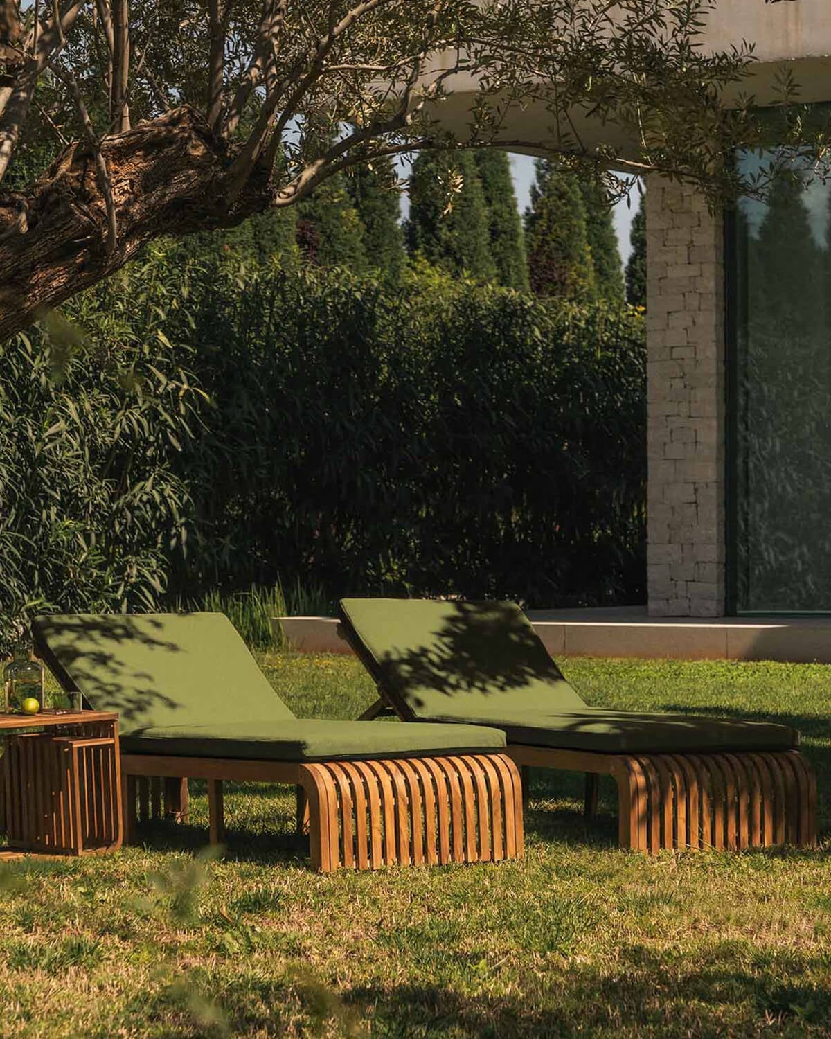 Pack da 2 Lettini Reclinabili in Legno di Acacia con Cuscino Hazan, immagine della galleria 2