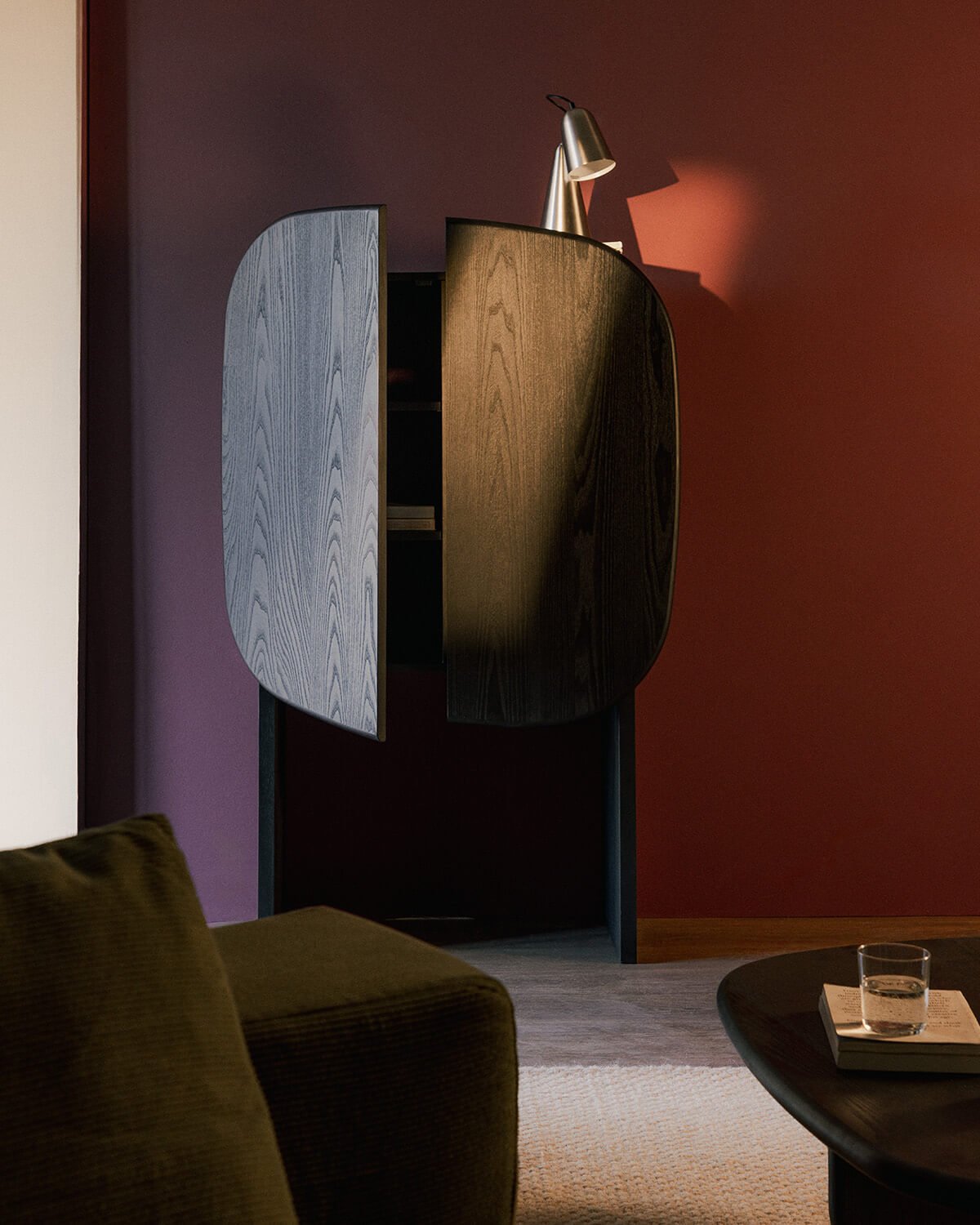 Credenza Alta con 2 Ante in Legno Kuroen, immagine della galleria 2