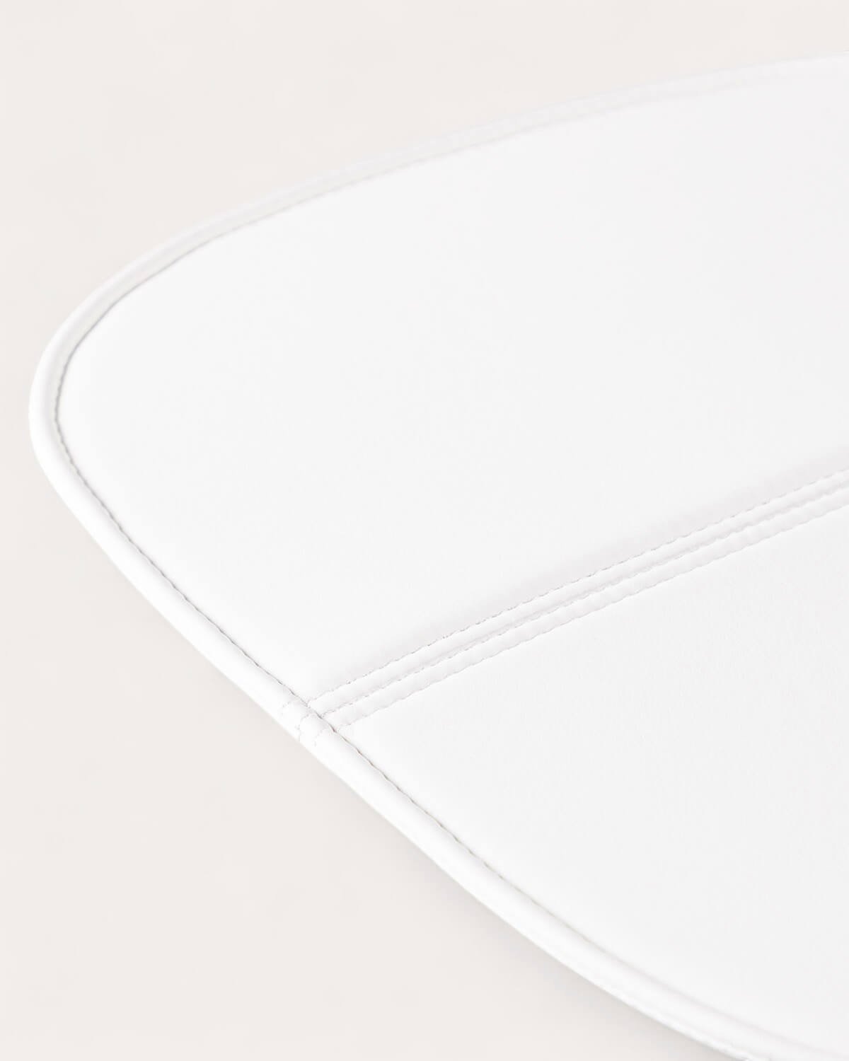 Cuscino Rettangolare in Similpelle (42,5x41 cm) per Sedia Aras, immagine della galleria 7