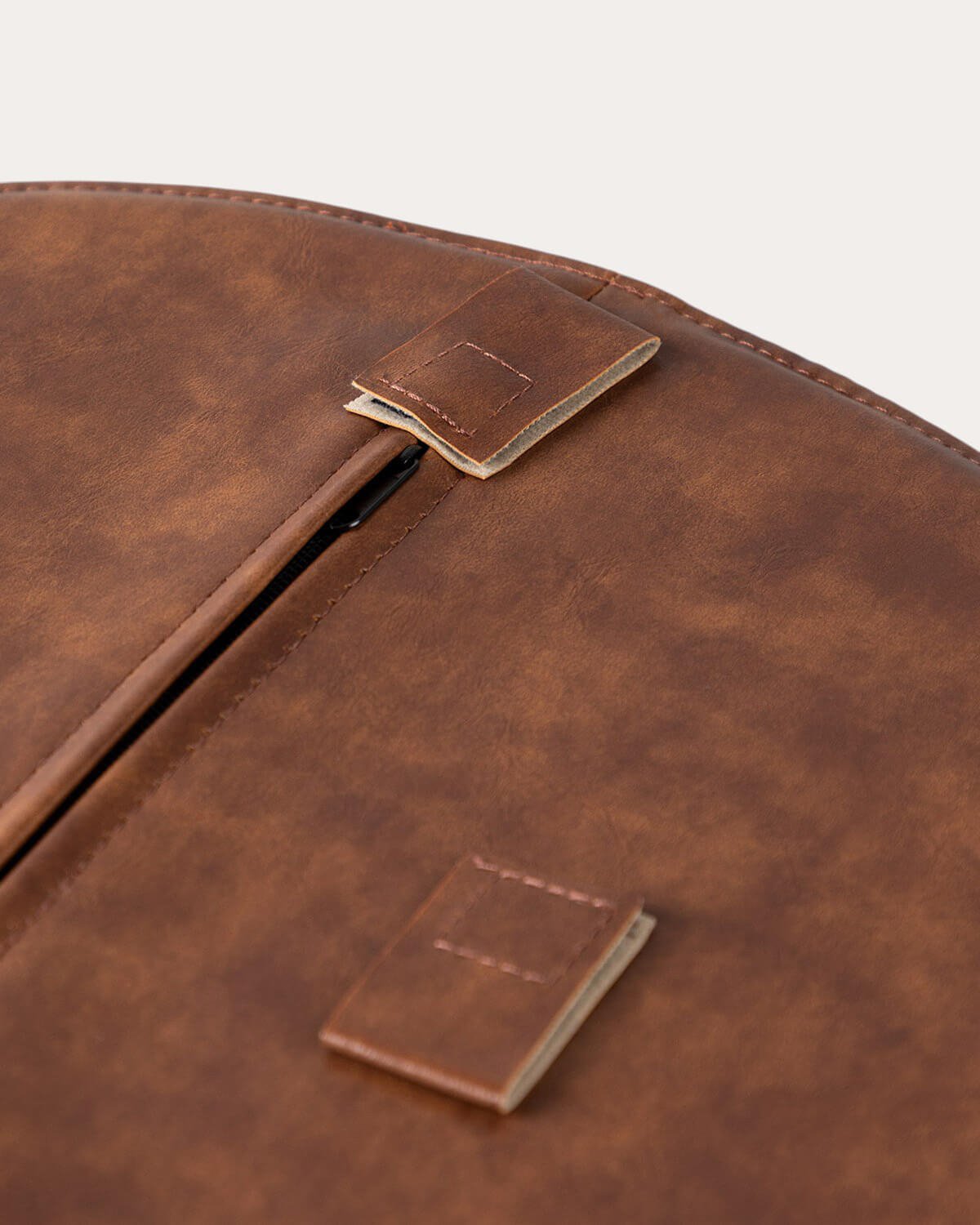 Cuscino Rettangolare in Similpelle (42,5x41 cm) per Sedia Aras, immagine della galleria 6