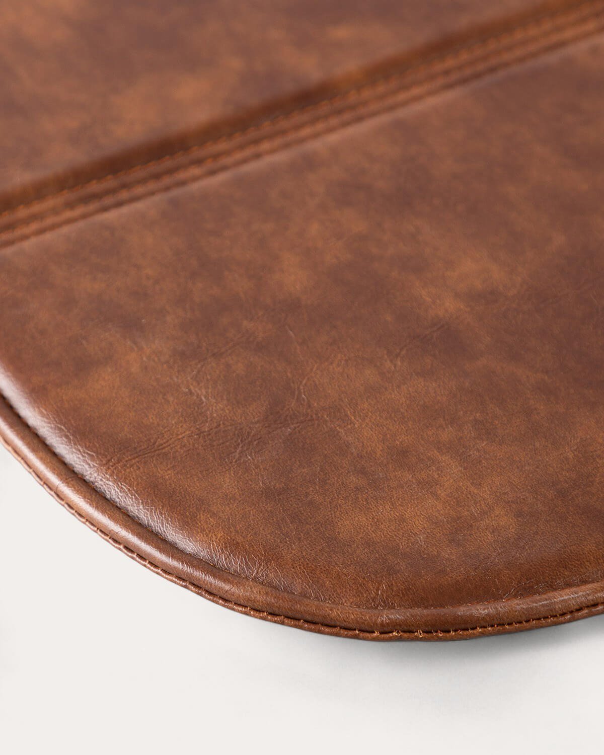 Cuscino Rettangolare in Similpelle (42,5x41 cm) per Sedia Aras, immagine della galleria 7