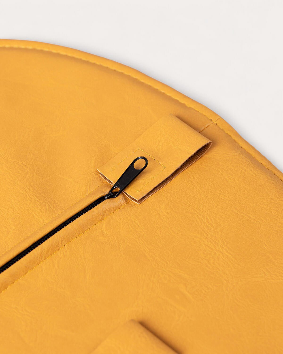 Cuscino Rettangolare in Similpelle (42,5x41 cm) per Sedia Aras, immagine della galleria 6