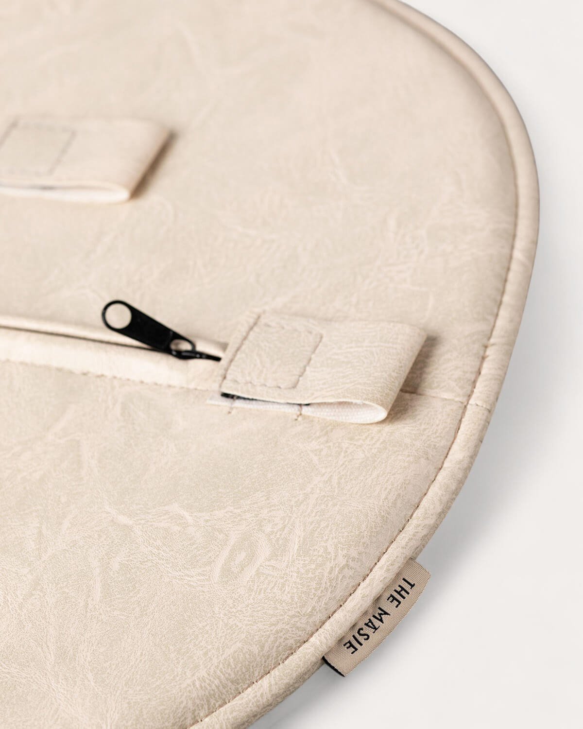 Cuscino Rettangolare in Similpelle (42,5x41 cm) per Sedia Aras, immagine della galleria 7