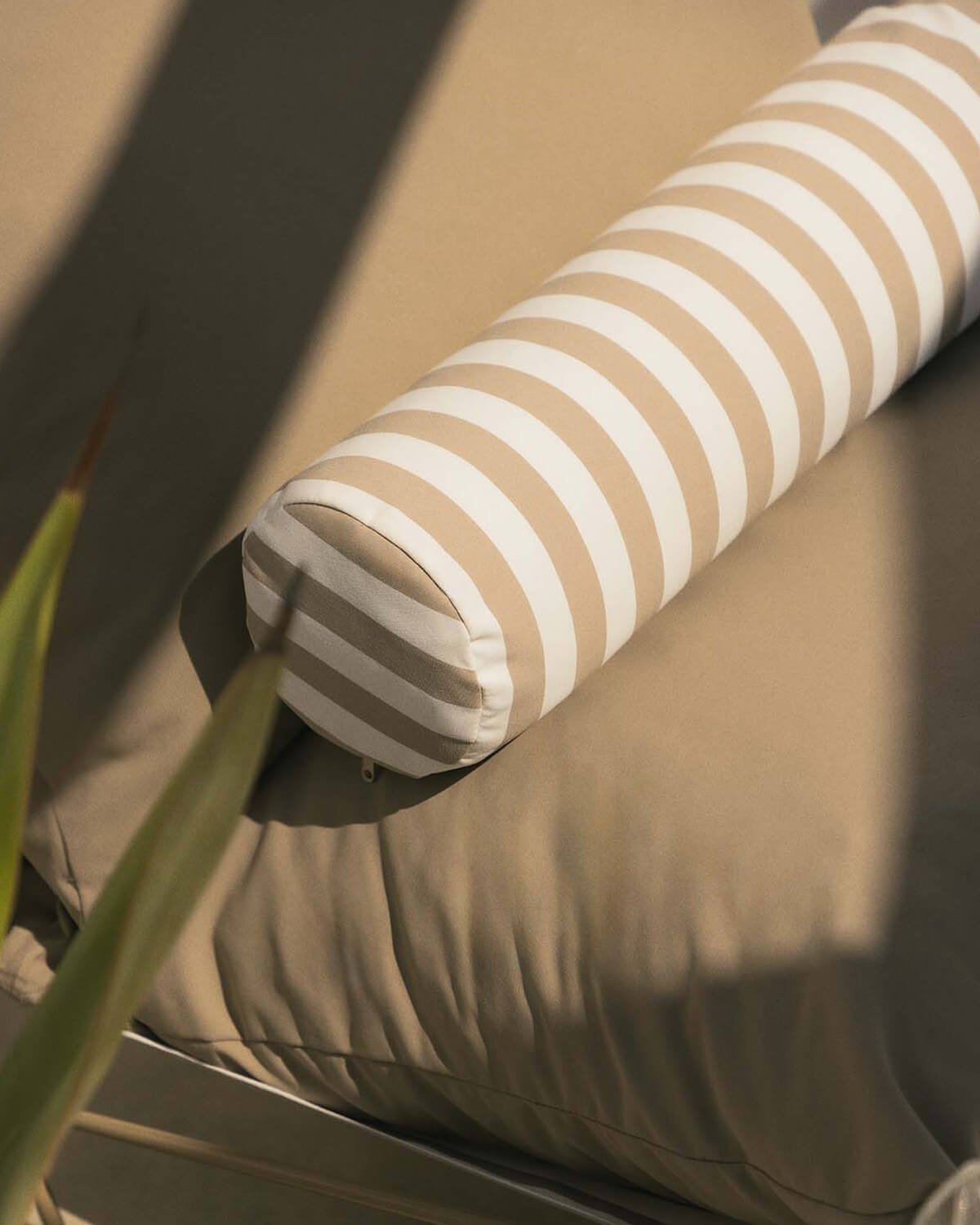 Cuscino Cilindrico in Tessuto per Esterni (60xØ15 cm) Carpa, immagine della galleria 2