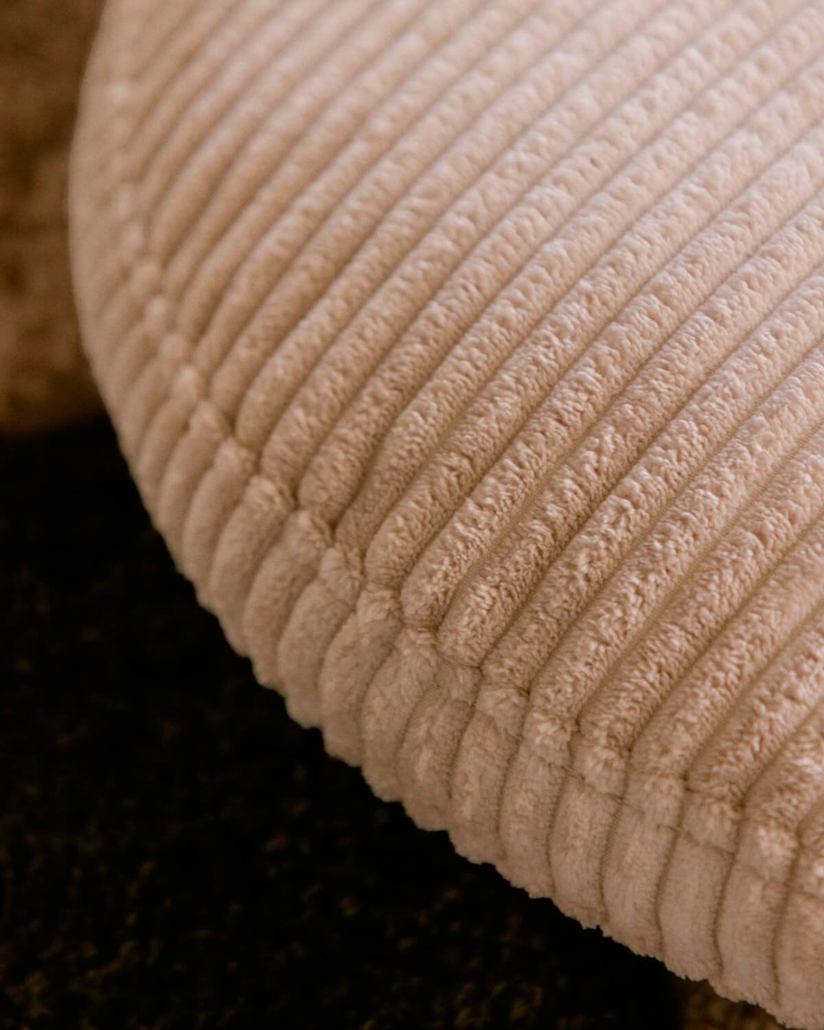 Cuscino Rotondo in Velluto a Coste Spesso (Ø43 cm) Raim, immagine della galleria 3
