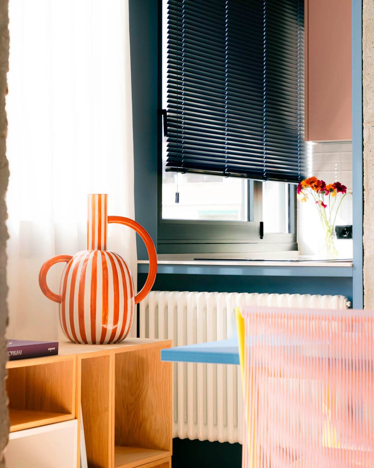 Vaso Alto in Dolomia XL Uves Lines , immagine della galleria 2