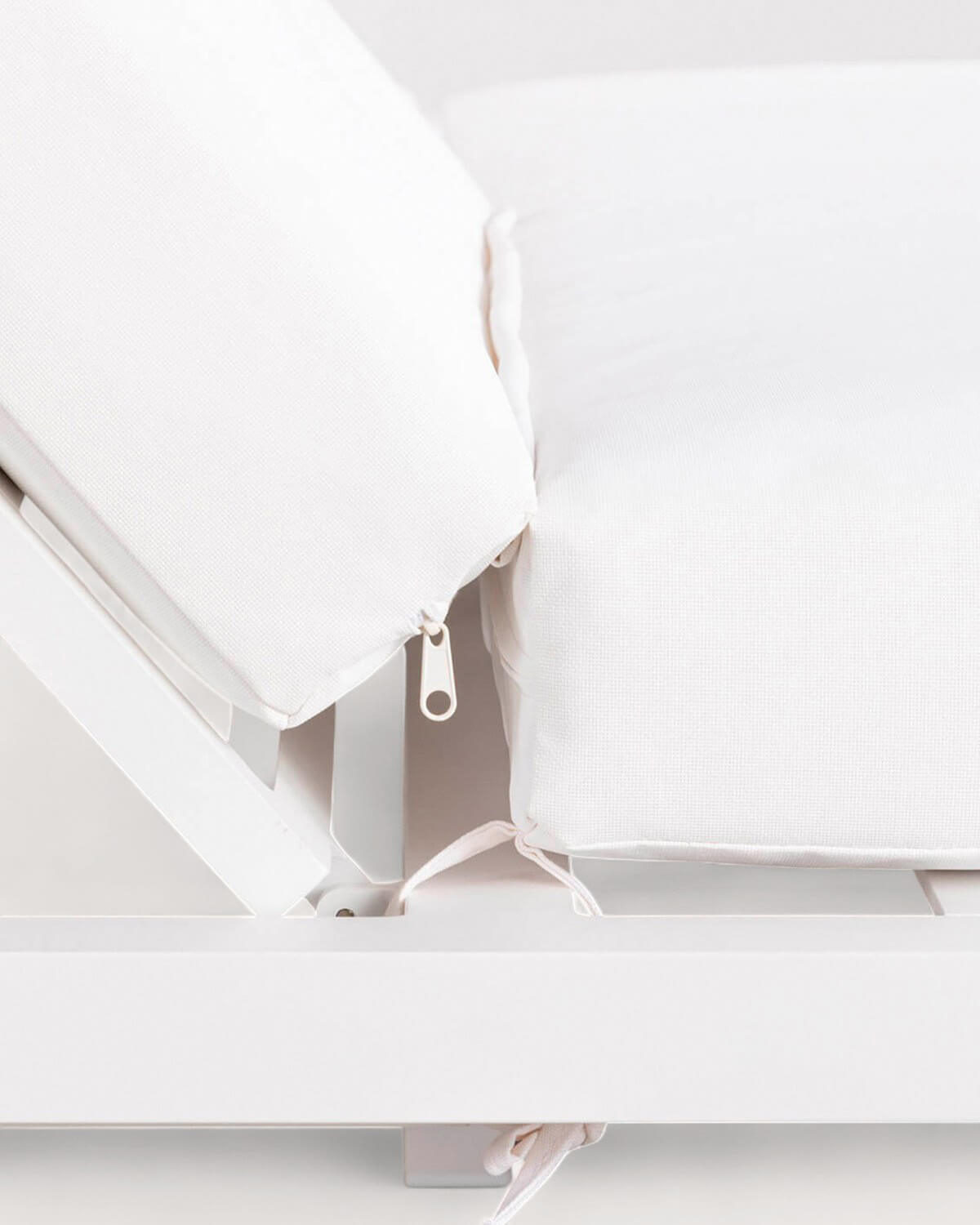 Set Letto Balinese Reclinabile Mersia e 2 Tavolini Laterali in Alluminio (40x40 cm) Kreta Colours, immagine della galleria 3