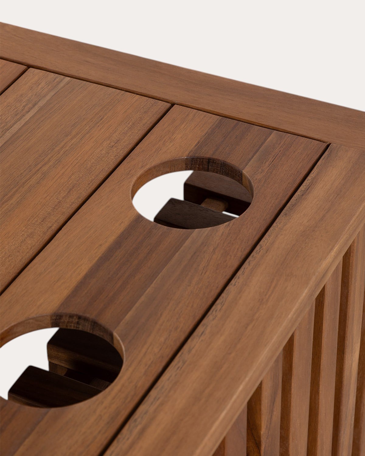 Set di 2 Lettini Prendisole e Tavolino in Legno di Acacia (45x45 cm) Hazan, immagine della galleria 4