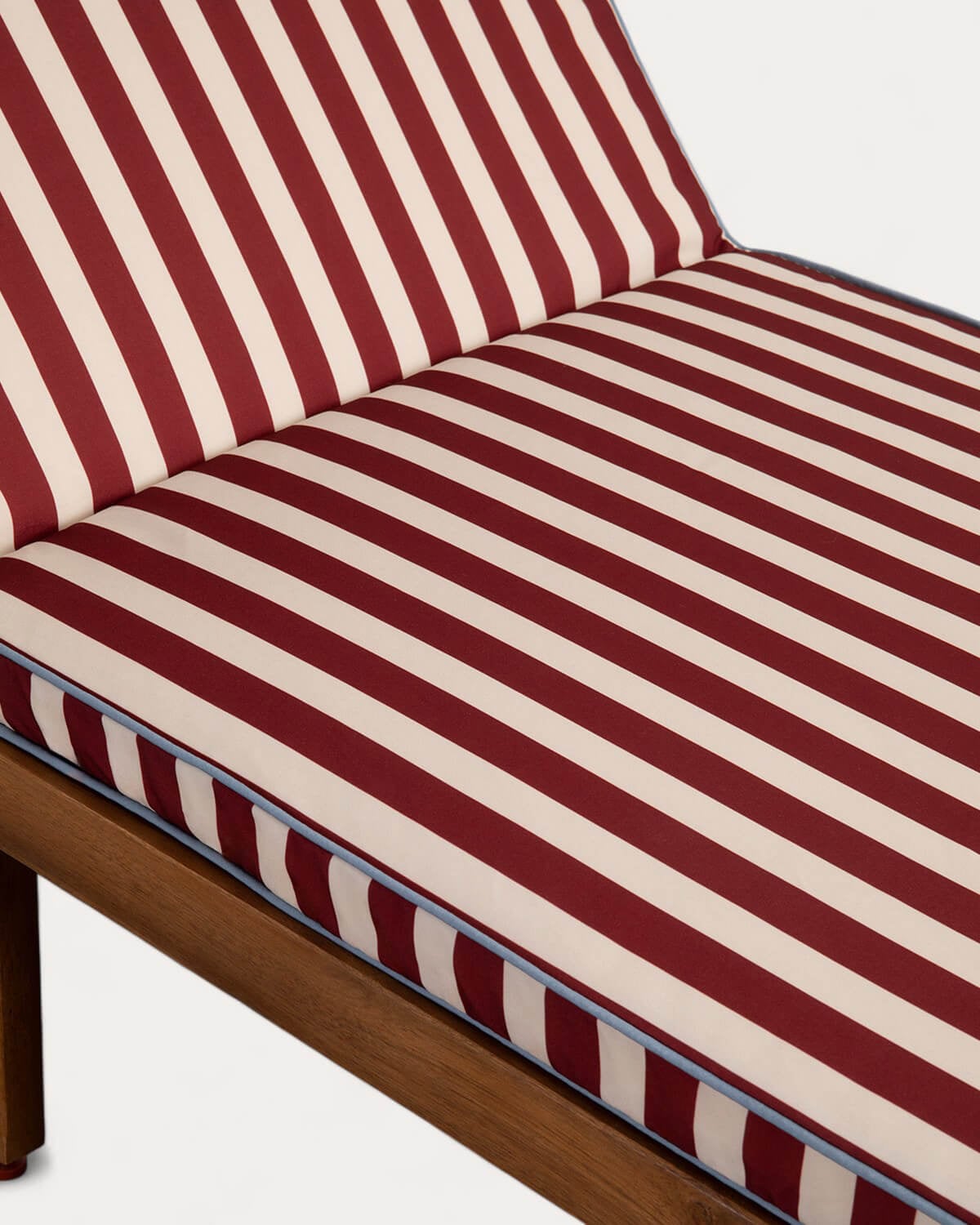 Set di 2 Lettini Prendisole e Tavolino in Legno di Acacia (45x45 cm) Hazan, immagine della galleria 5