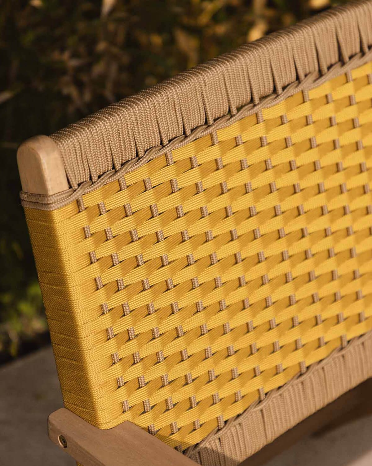 Set da Giardino con Divano a 2 Posti, 2 Poltrone e Tavolino in Legno di Acacia e Corda Mirle, immagine della galleria 3