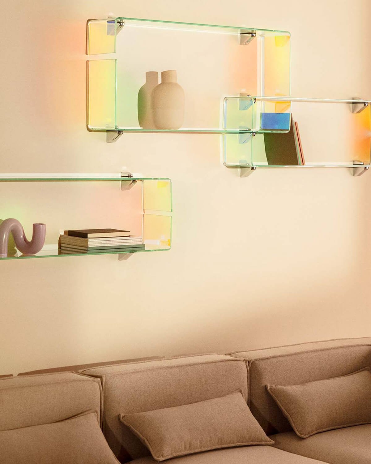 Set di 2 Mensole da Parete in Vetro Curvato a forma di L Iris , immagine della galleria 2