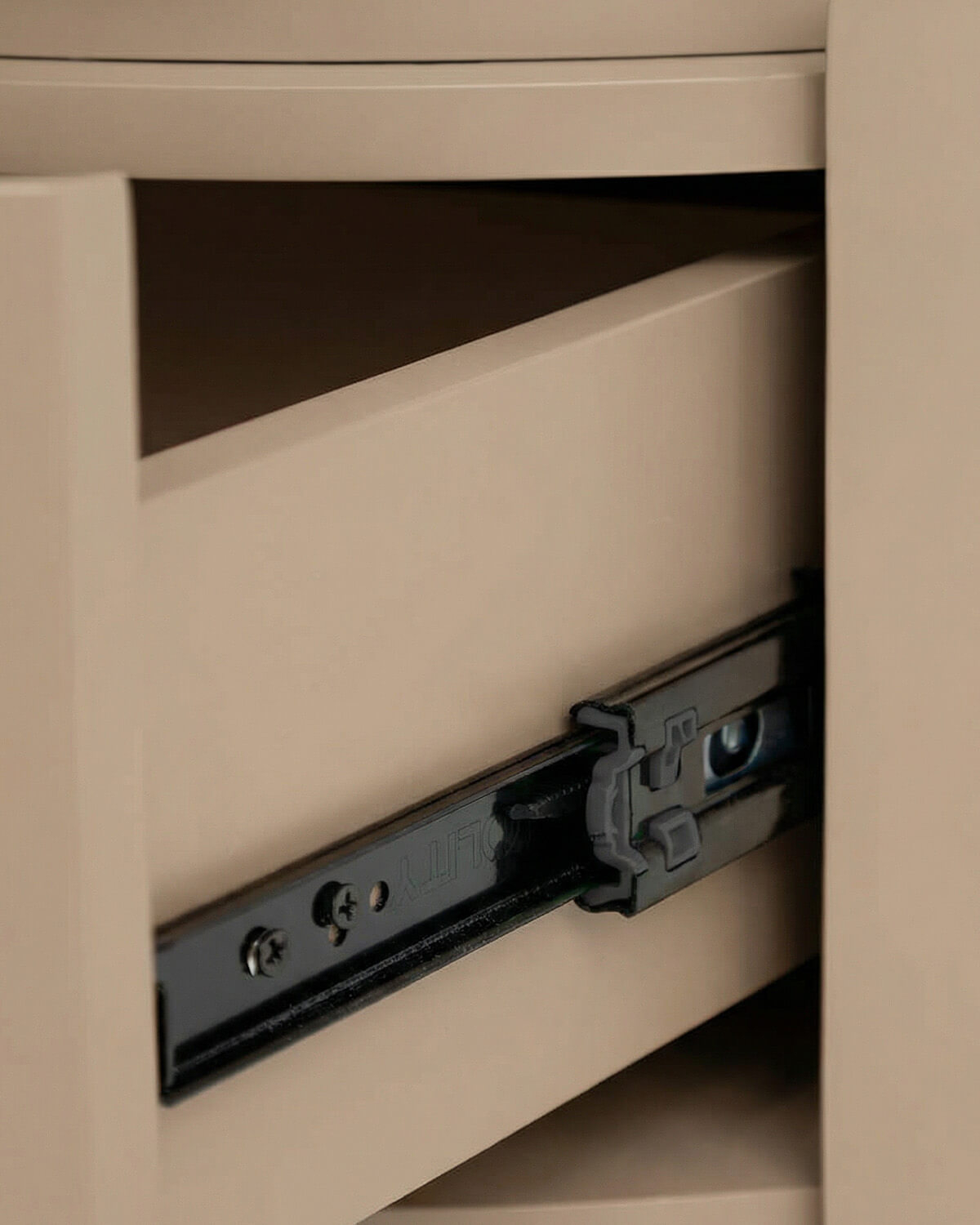 Tavolino Rotondo con 2 Cassetti in Legno (Ø40 cm) Maele, immagine della galleria 6