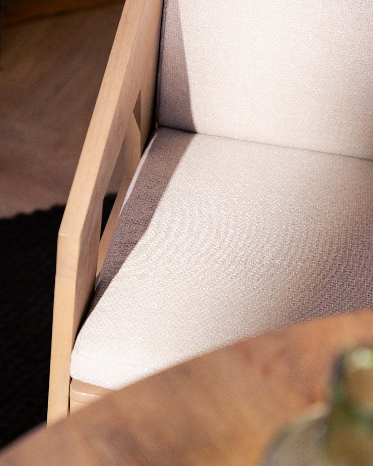 Sedia da Pranzo in Legno di Acacia con Braccioli Tanon, immagine della galleria 3