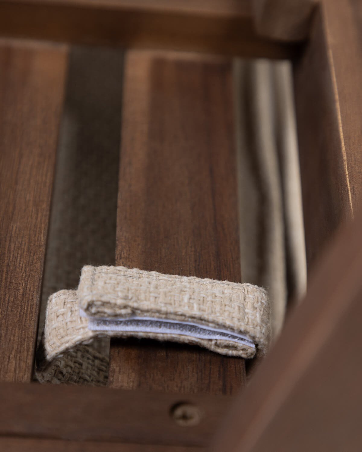 Sedia da Esterno con Braccioli in Legno di Acacia e Tessuto Tanon, immagine della galleria 8