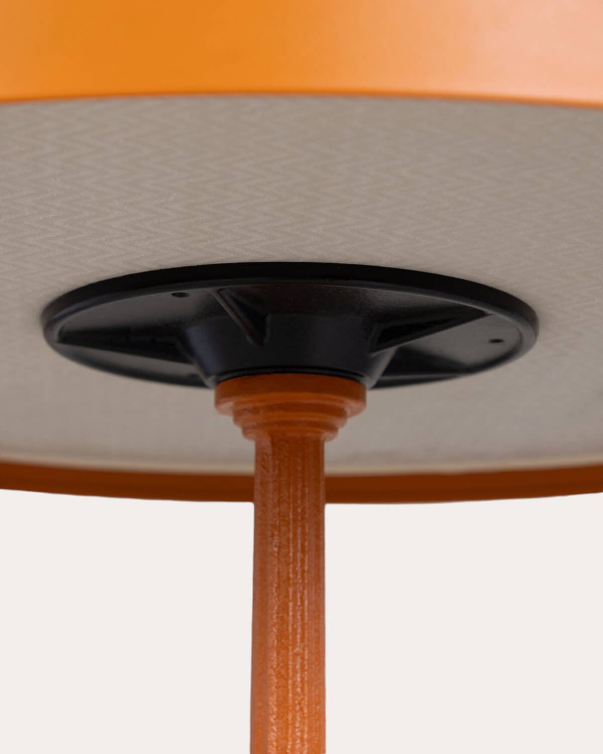 Set Tavolo Rotondo (Ø60 cm) e 2 Sedie da Esterno in Metallo e Rattan Sintetico Yona Bistro, immagine della galleria 8