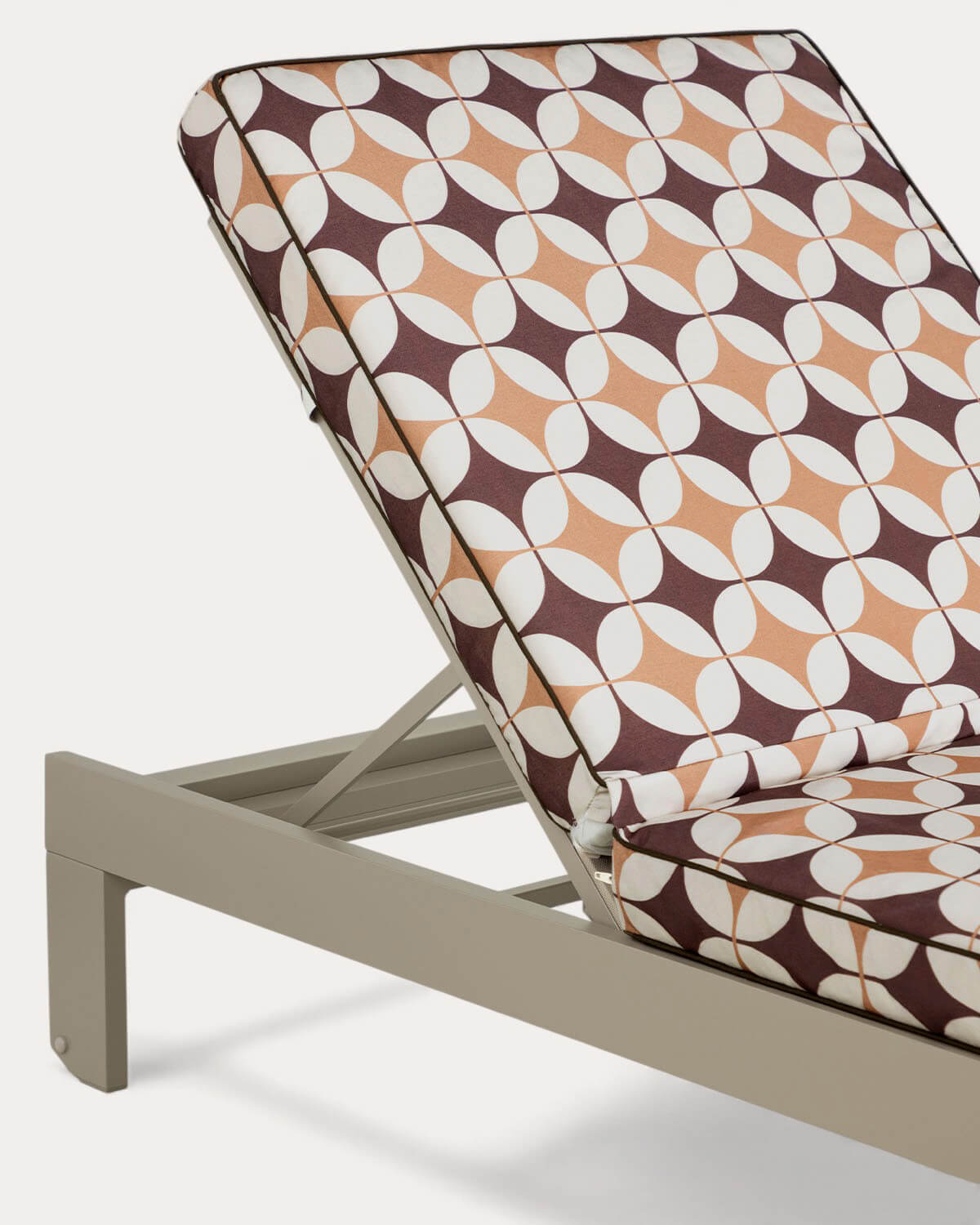 Lettino Prendisole Reclinabile in Alluminio Kreta con Cuscino in Tessuto Edimbra, immagine della galleria 9