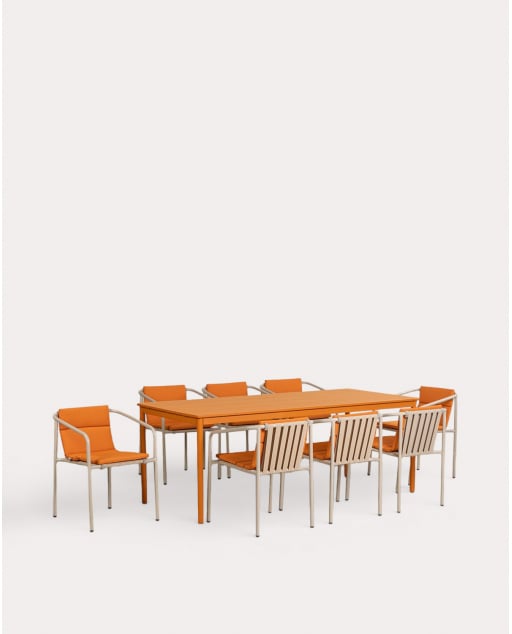 Set Tavolo Rettangolare Dessie (200x90 cm) e 8 Sedie in Metallo per Esterni Vinke - Arancione Terra