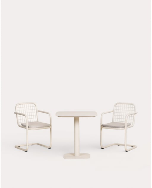 Set Tavolo Quadrato (70x70 cm) Zoilo e 2 Sedie da Esterno in Metallo con Braccioli Biaritz