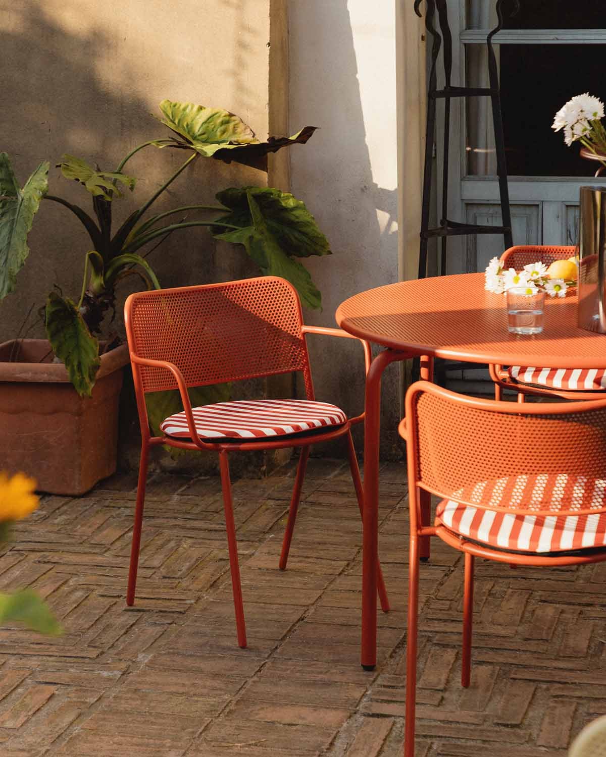 Pack 4 Sedie da Esterno con Braccioli in Metallo Dorothea, immagine della galleria 2