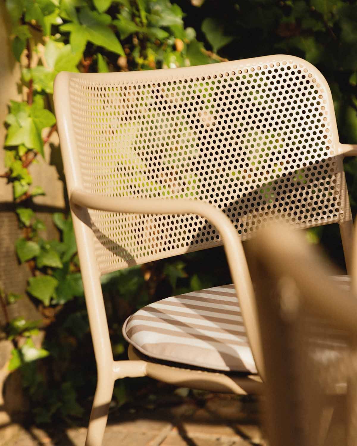 Set di 4 sedie da esterno con braccioli in metallo Dorothea, immagine della galleria 3