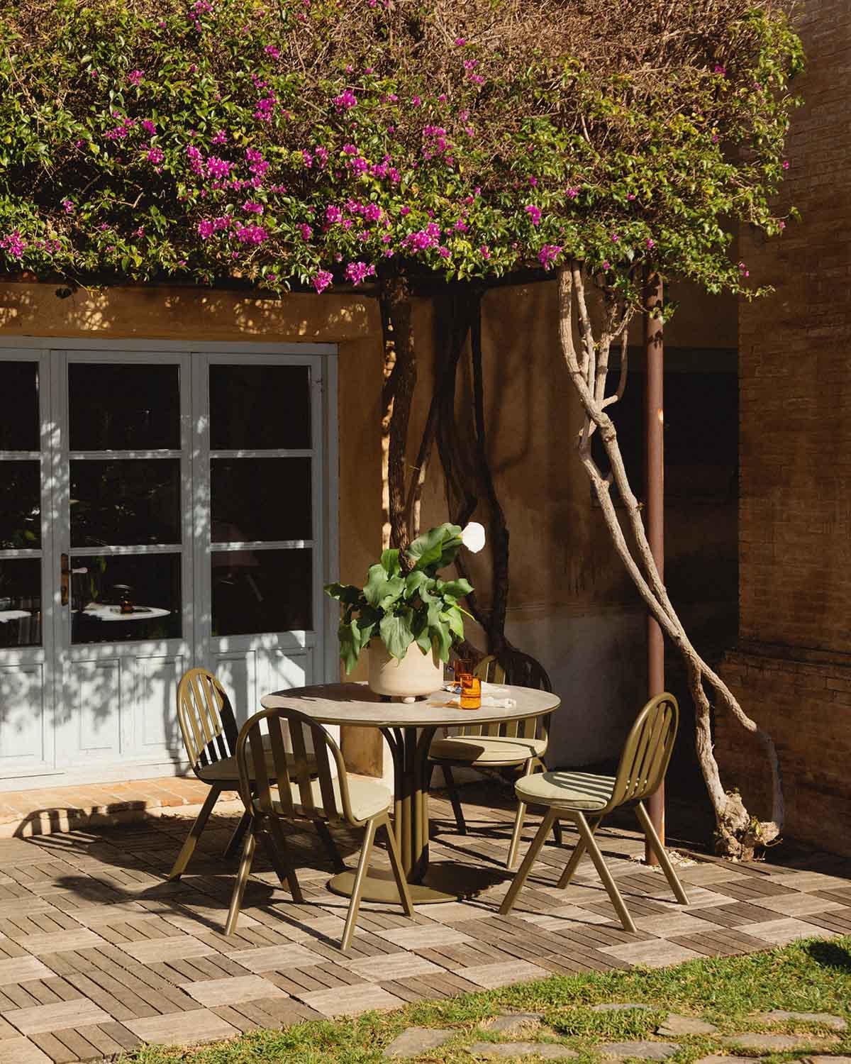 Set Tavolo Rotondo (Ø120 cm) e 4 Sedie da Esterno in Metallo e Vetro Temperato Llibet, immagine della galleria 2