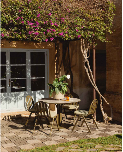 Set Tavolo Rotondo (Ø120 cm) e 4 Sedie da Esterno in Metallo e Vetro Temperato Llibet