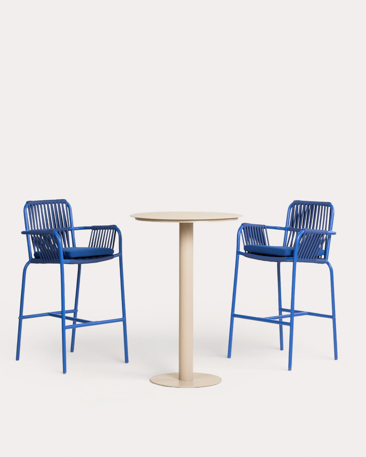 Set Tavolo Alto Rotondo (Ø70 cm) Banon e 2 Sgabelli Alti in Alluminio (74 cm) Drian per Esterno, immagine della galleria 1