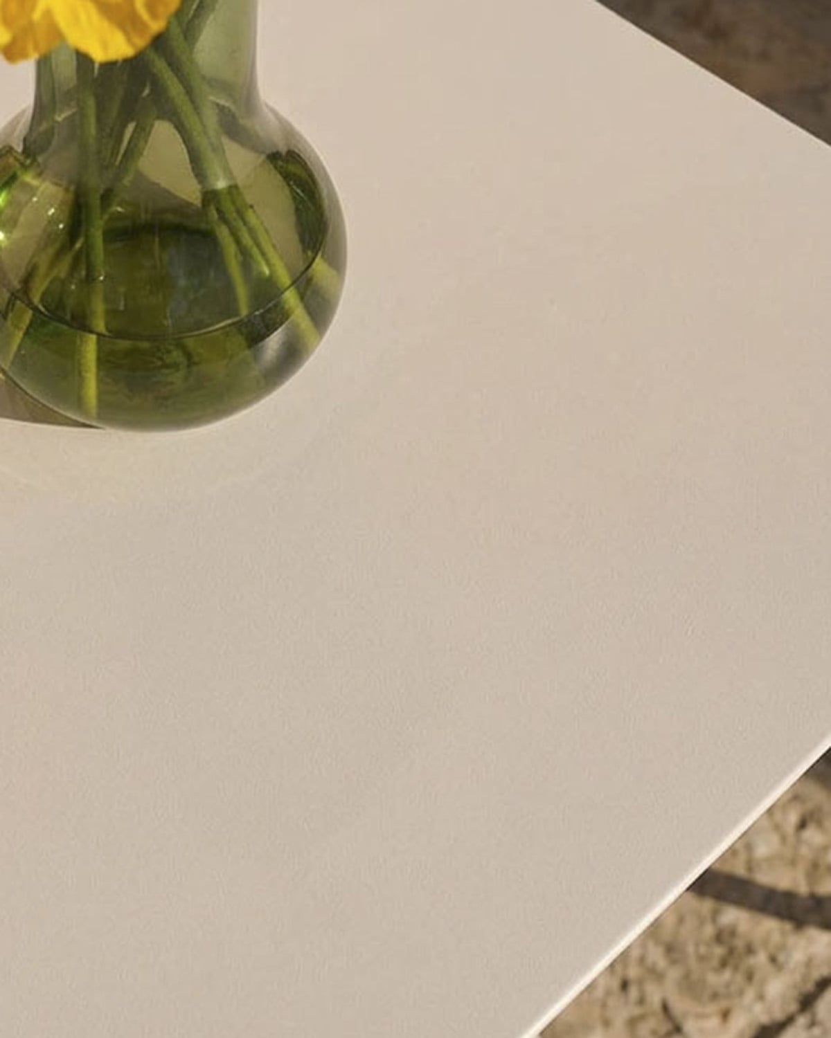 Set Tavolo Quadrato (70x70 cm) Zoilo e 2 Sedie da Esterno in Metallo con Braccioli Biaritz, immagine della galleria 3