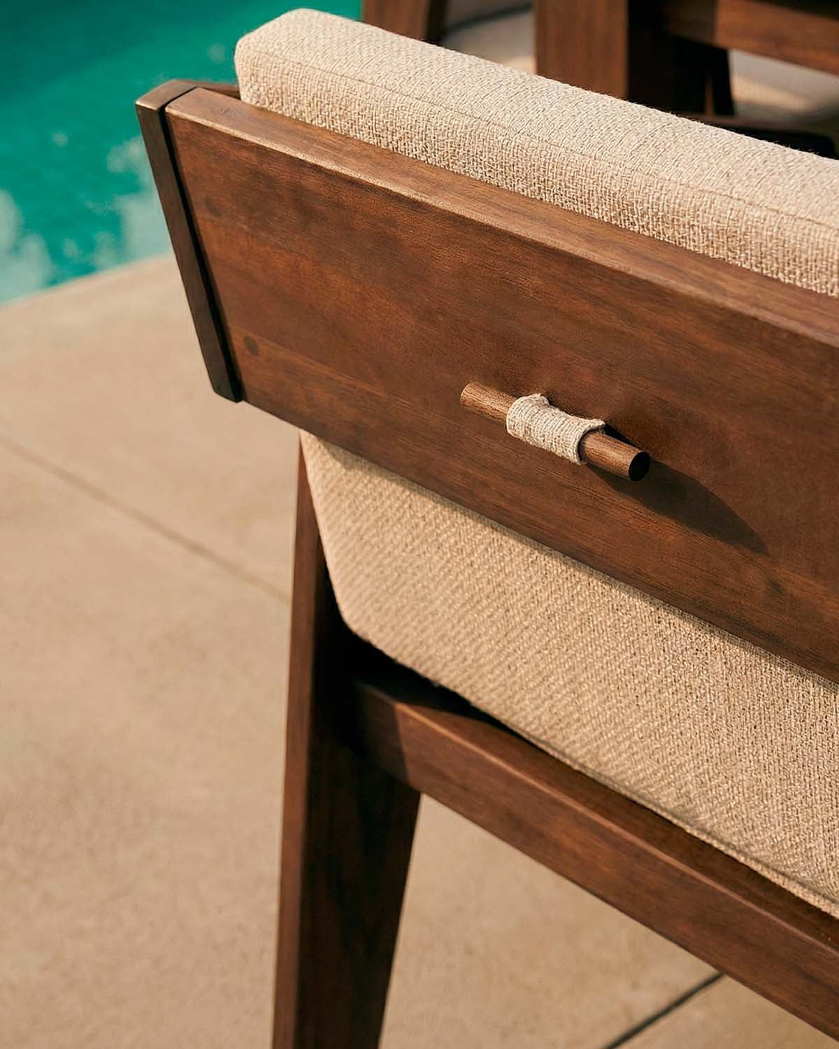 Set Tavolo Rettangolare Allungabile (225-330x100 cm) Ubel e 8 Poltrone in Legno di Acacia Tanon per Uso Esterno, immagine della galleria 3