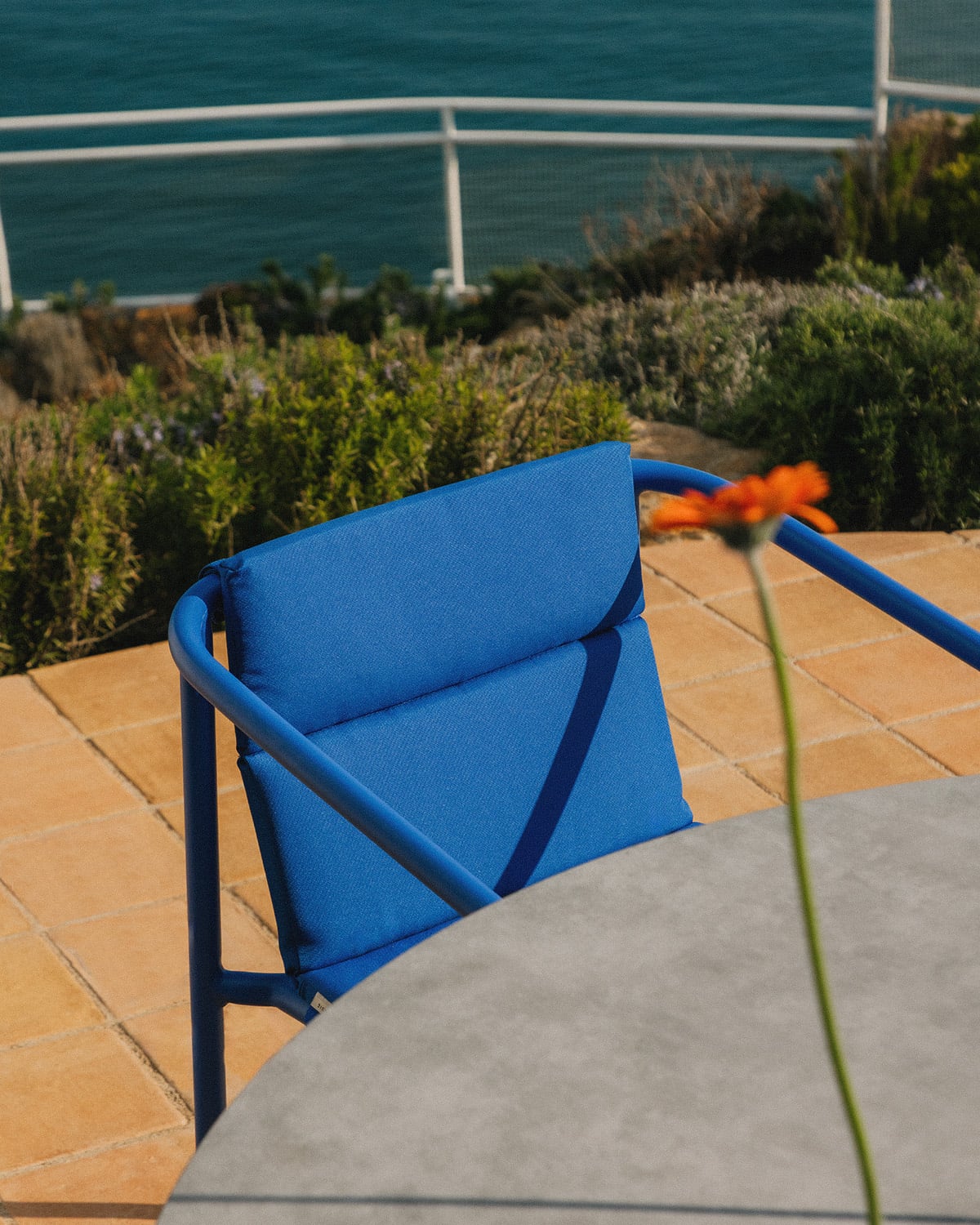 Set Tavolo Rotondo (Ø120 cm) Llibet e 4 Poltrone Vinke in Metallo per Uso Esterno, immagine della galleria 6