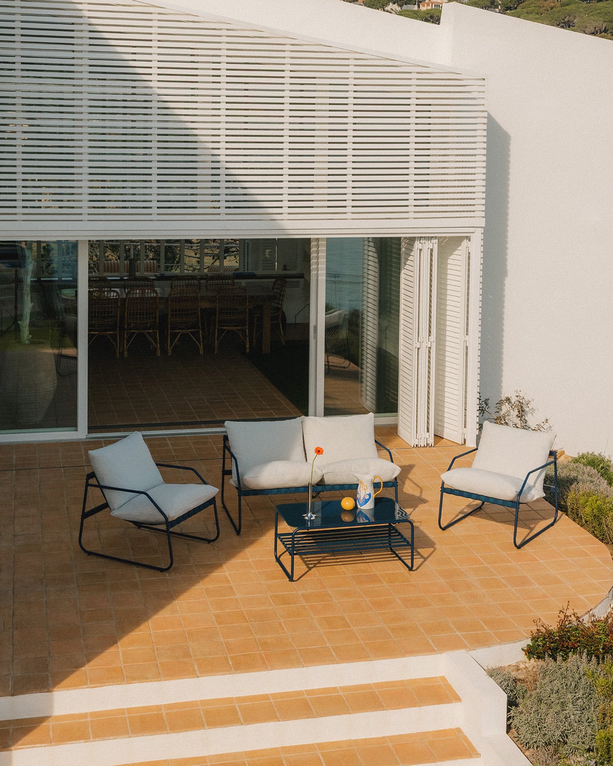 Set da Giardino con Divano a 2 Posti, 2 Poltrone e Tavolino da Caffè in Metallo e Tessuto Ohiane, immagine della galleria 2