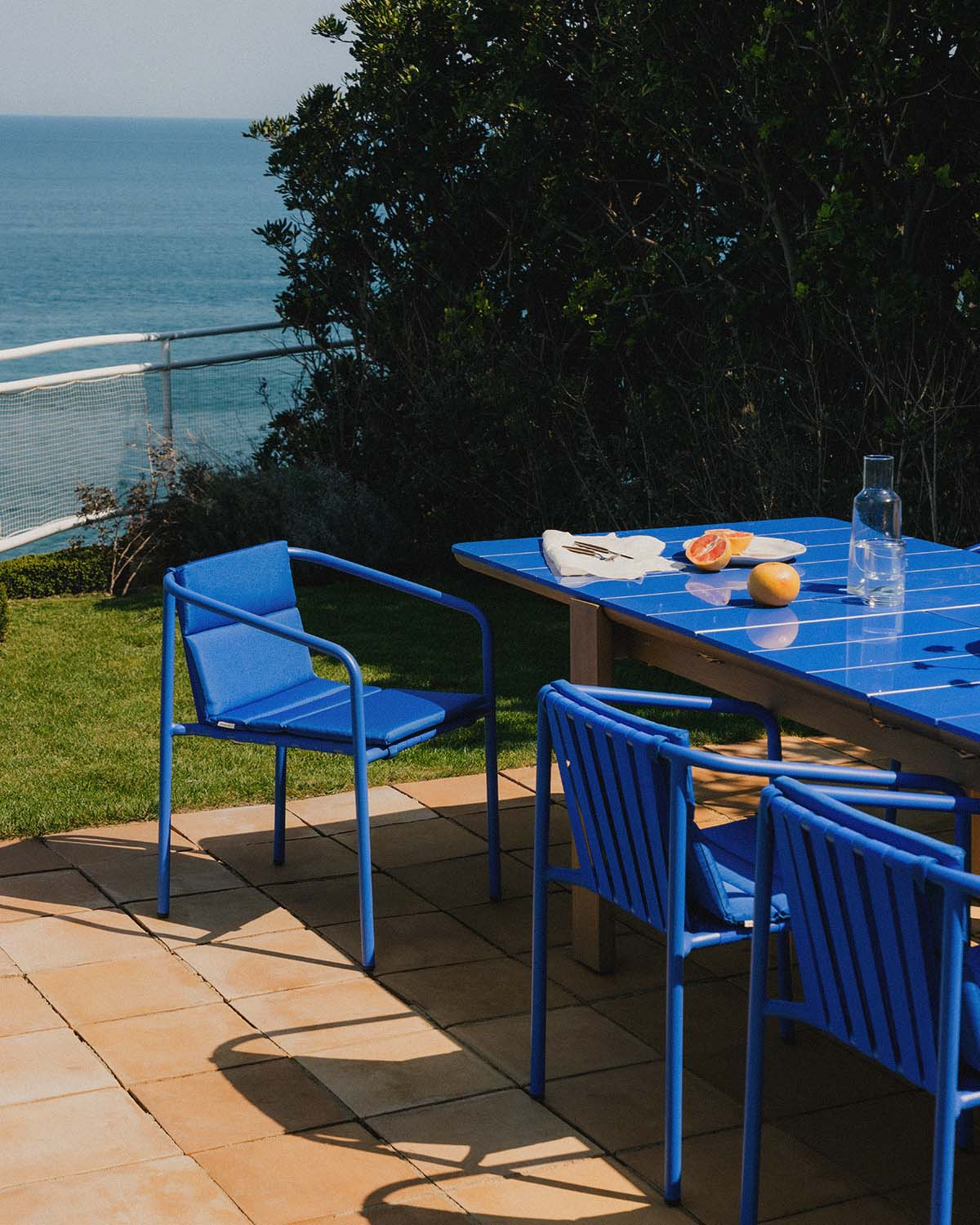 Set Tavolo Rettangolare Allungabile Ubel (225-330x100 cm) e 8 Sedie da Esterno Vinke con Braccioli in Metallo e Tessuto, immagine della galleria 3