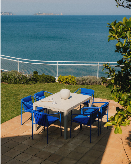 Set con tavolo allungabile rettangolare 135-265x100 cm Seila e 6 sedie da esterno con braccioli in alluminio Vinke