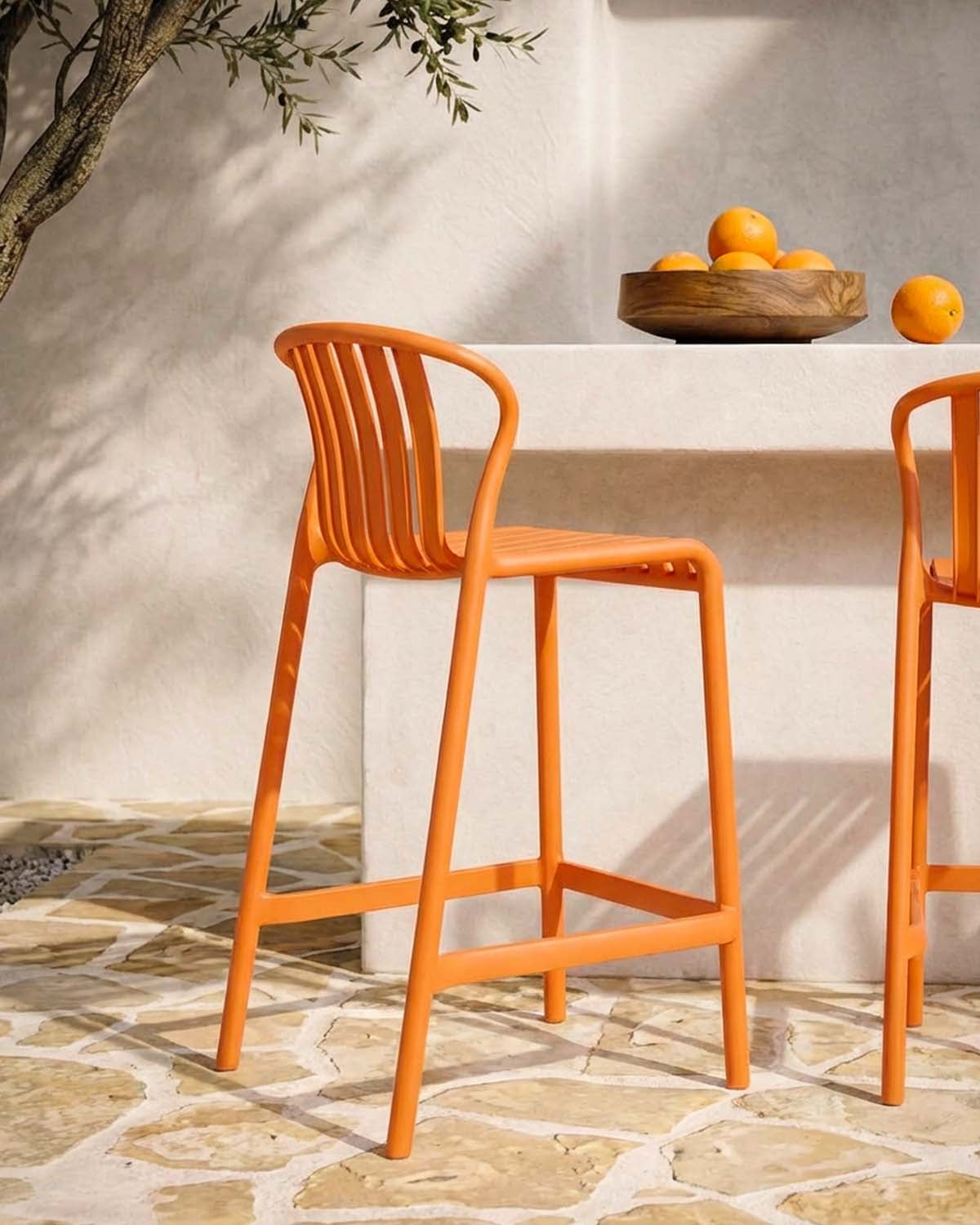 Sgabello Alto da Esterno in Polipropilene (65 cm) Baztan, immagine della galleria 2