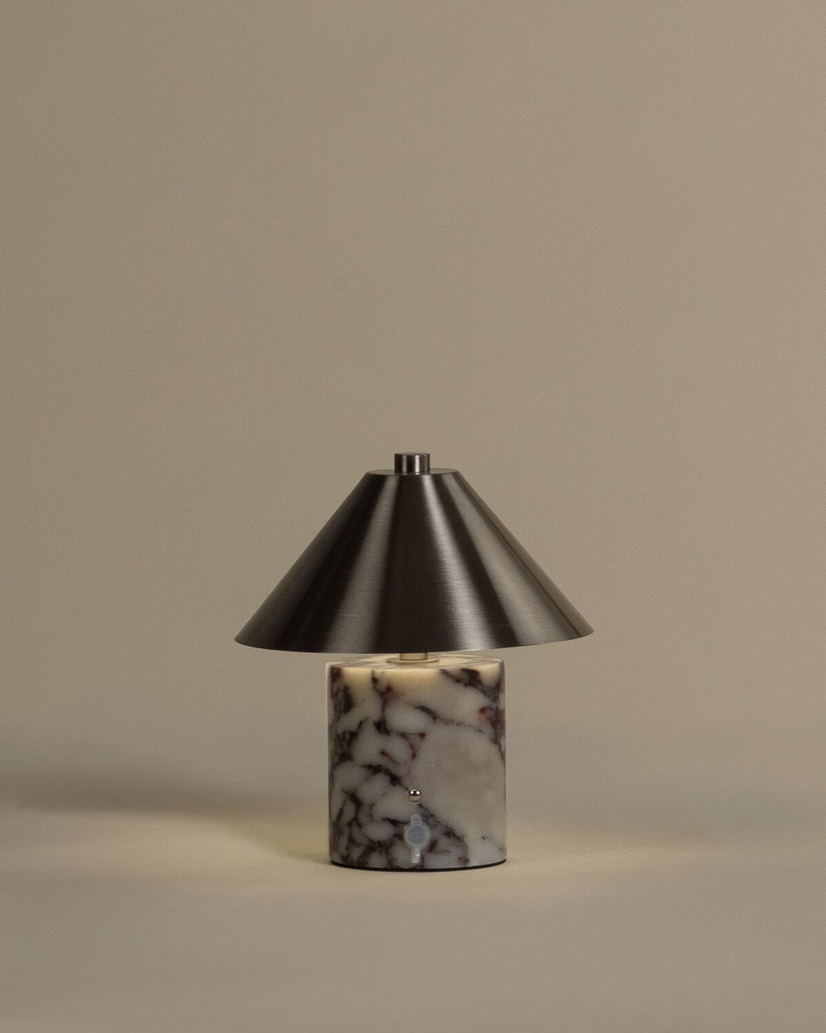 Lampada da Tavolo a LED Wireless in Marmo e Metallo Obely, immagine della galleria 5