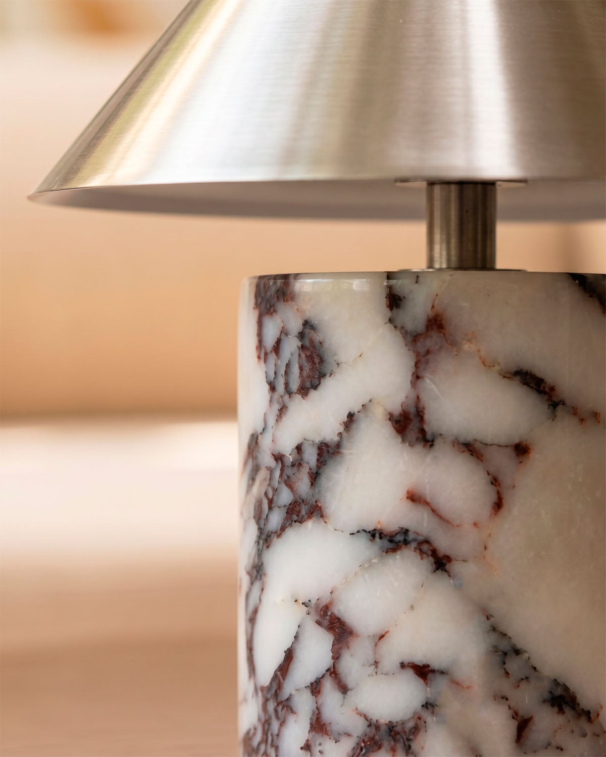 Lampada da Tavolo a LED Wireless in Marmo e Metallo Obely, immagine della galleria 3