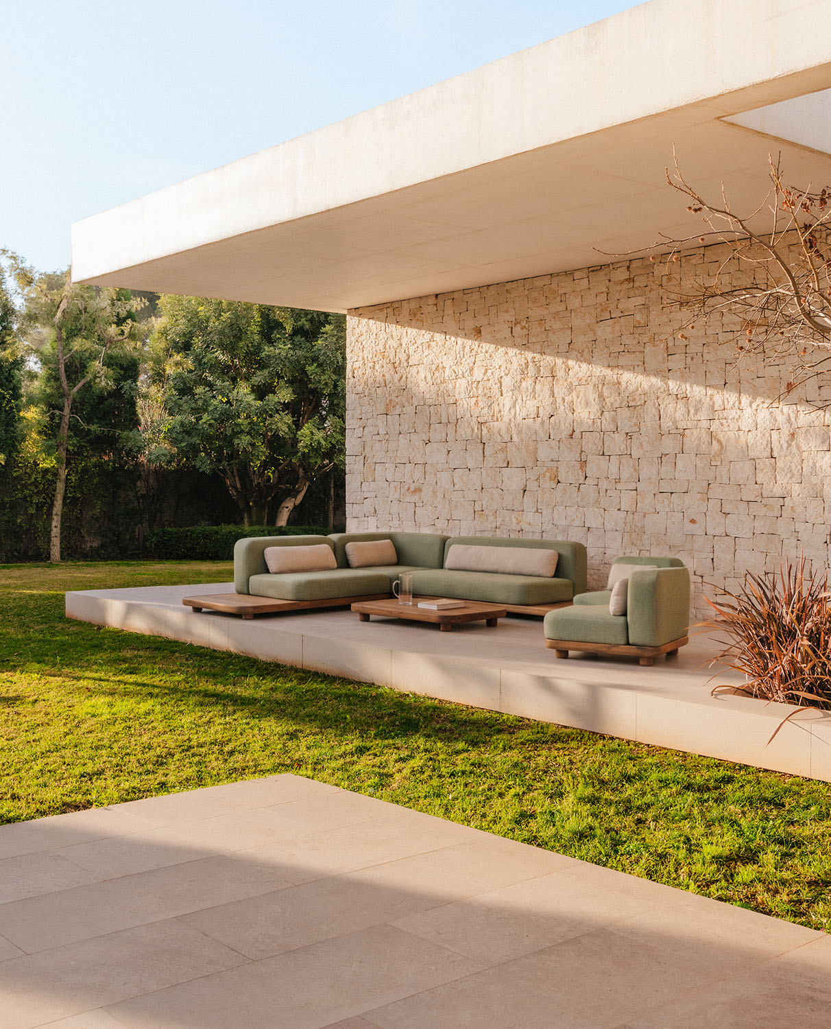 Set da Giardino con 2 Moduli Divano, Modulo Angolare, 2 Moduli Centrali e Tavolino in Legno di Acacia e Tessuto Redik, immagine della galleria 2