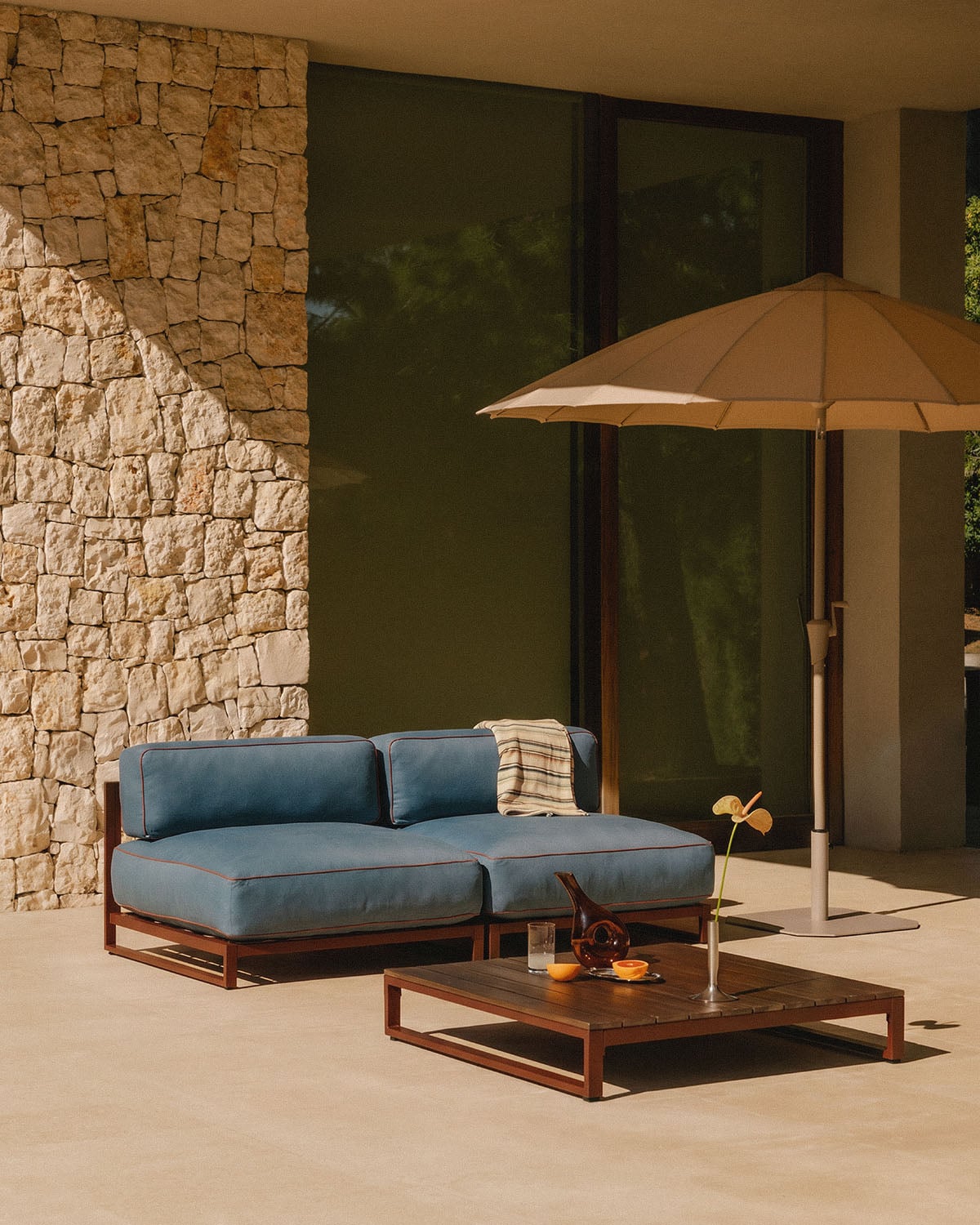 Set da Giardino con 2 Moduli Centrali e Tavolino in Metallo e Tessuto Kristen, immagine della galleria 2