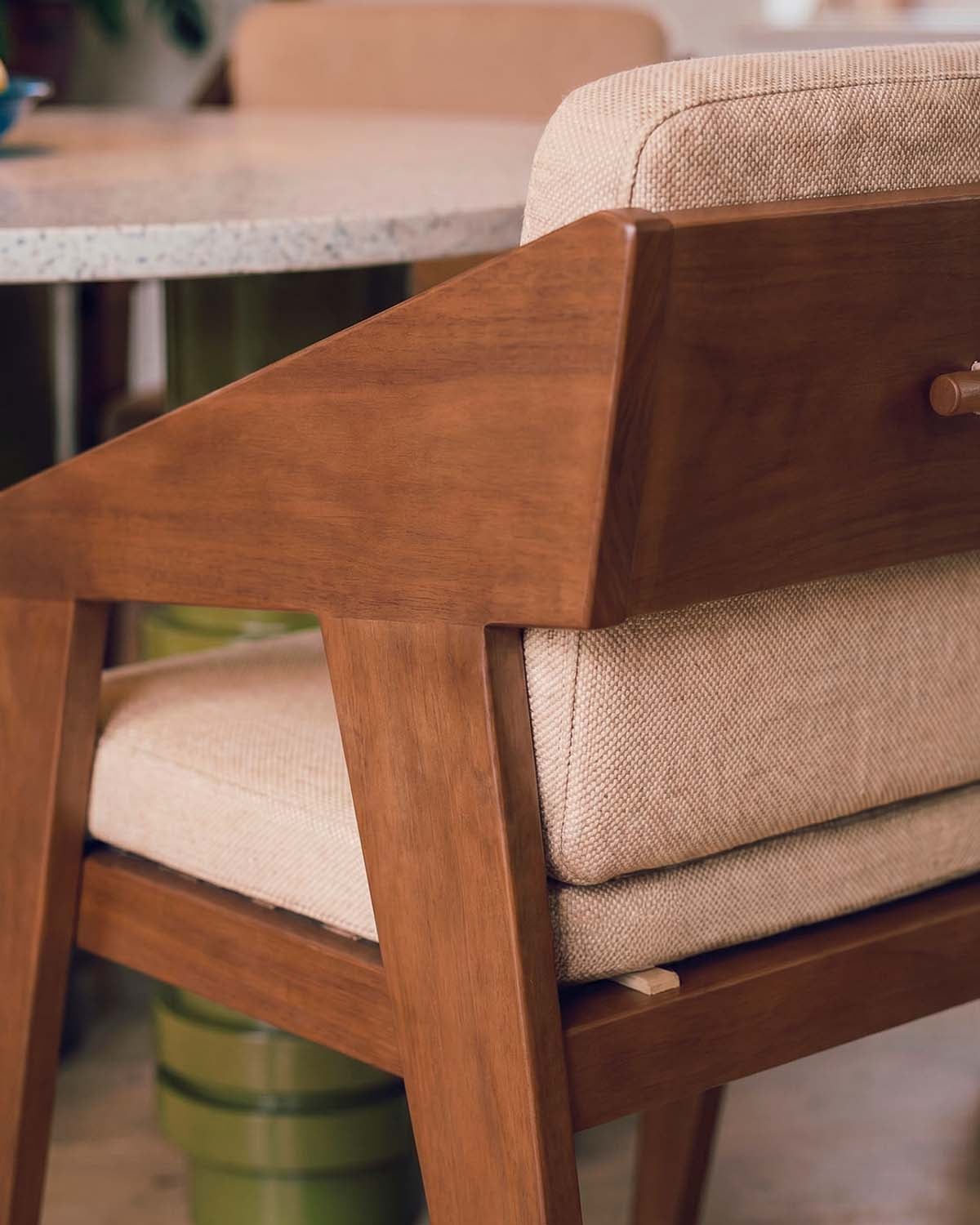 Sedia da Pranzo in Legno di Acacia con Braccioli Tanon, immagine della galleria 3