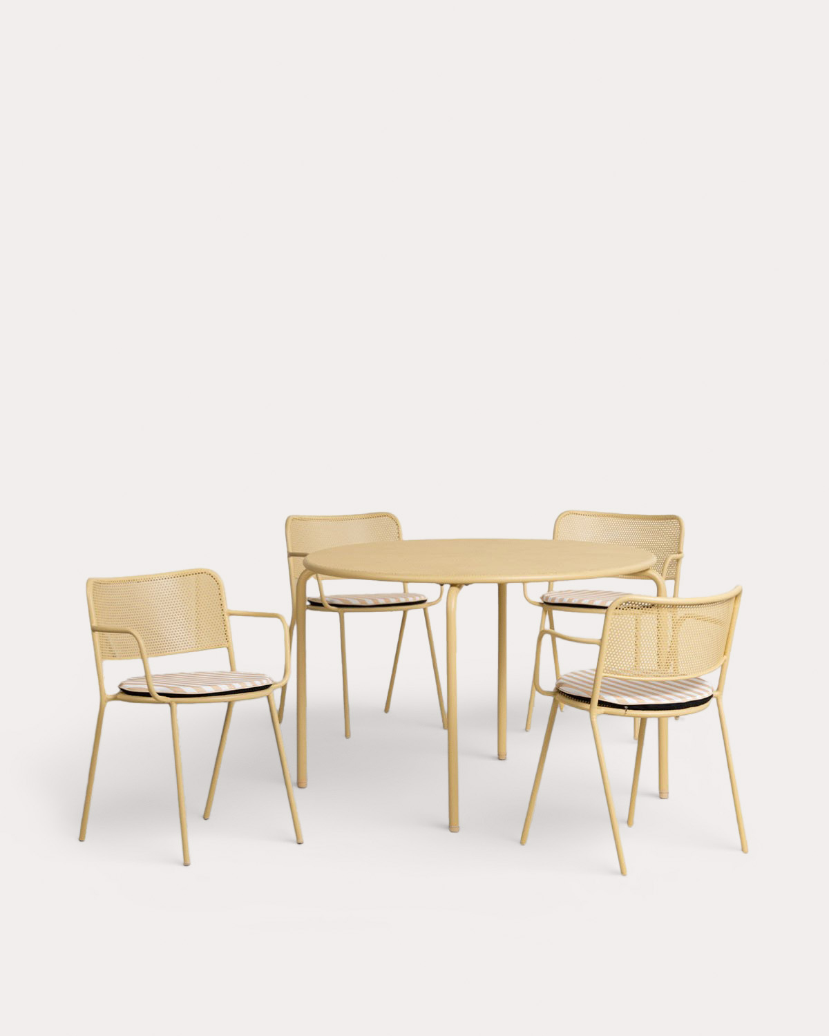 Set da Esterno composto da Tavolo Rotondo (Ø110 cm) e 4 Sedie con Braccioli in Metallo Dorothea, immagine della galleria 1