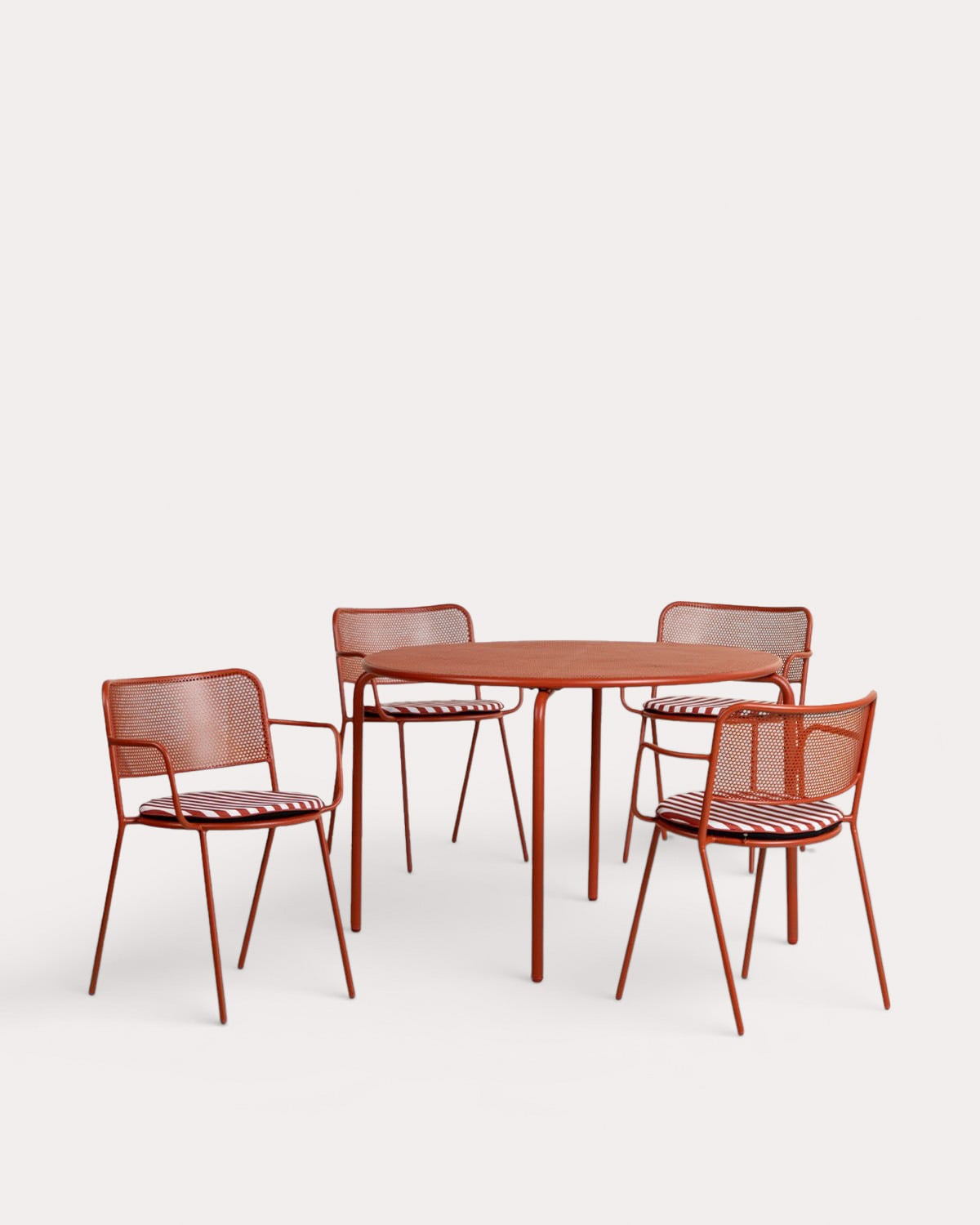 Set da Esterno composto da Tavolo Rotondo (Ø110 cm) e 4 Sedie con Braccioli in Metallo Dorothea, immagine della galleria 1