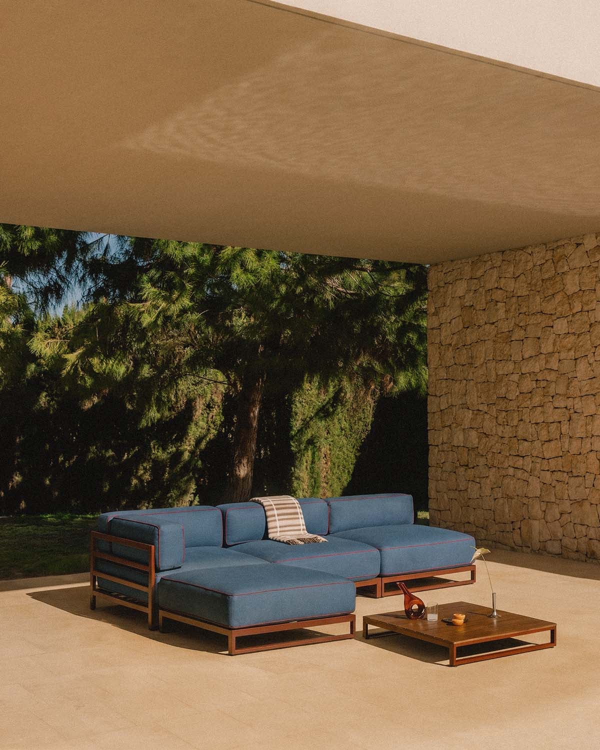 Divano da Giardino Modulare a 3 Pezzi Modulo Angolare e Modulo Centrale con Pouf in Metallo e Tessuto Kristen, immagine della galleria 2