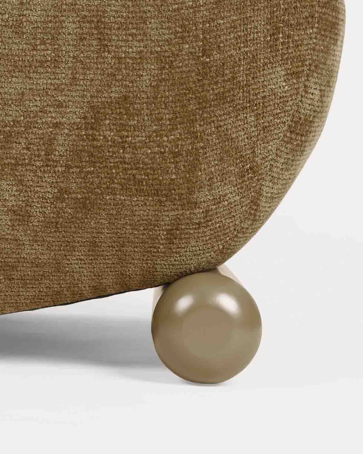 Poltrona in tessuto e legno Akane, immagine della galleria 7