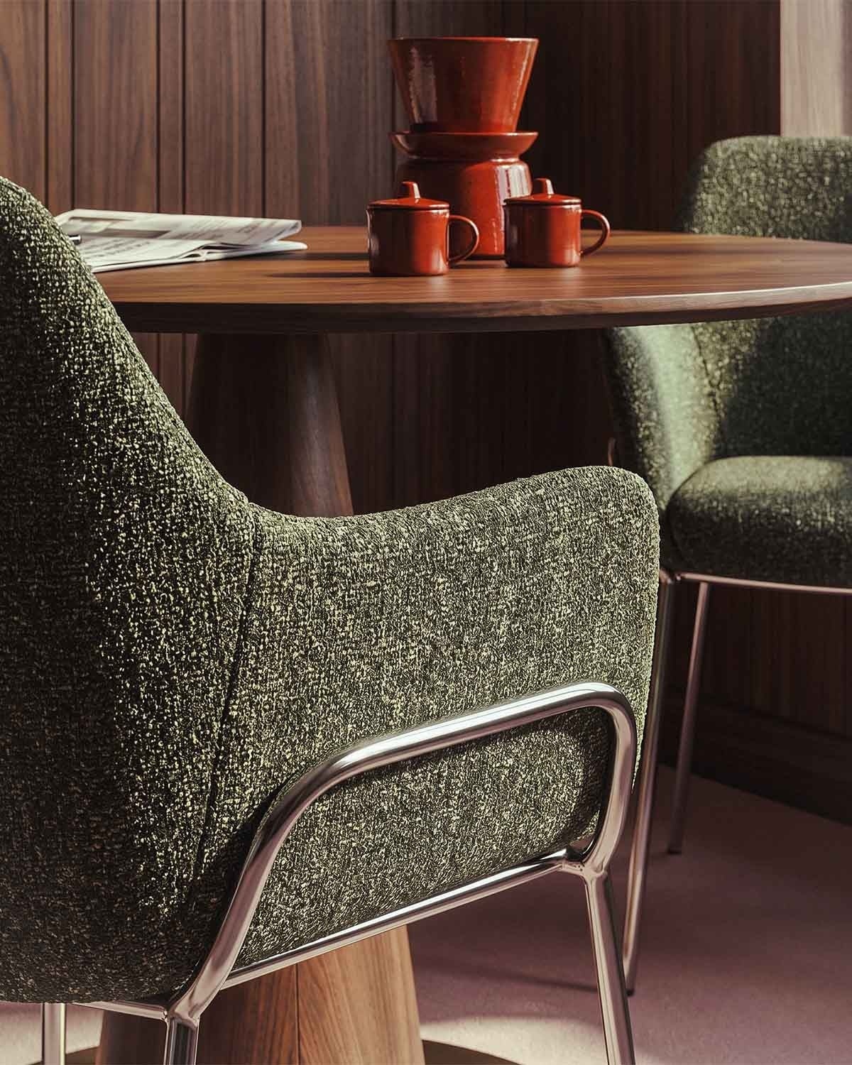 Sedia da pranzo con braccioli in tessuto e metallo Oisin, immagine della galleria 3