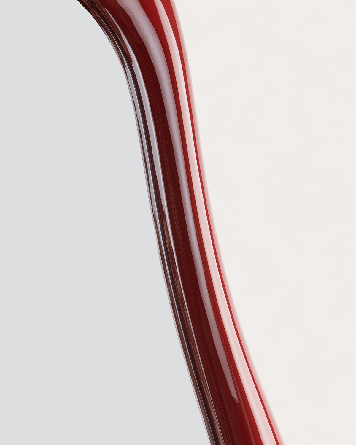 Specchio da parete in legno e resina Lilos, immagine della galleria 7