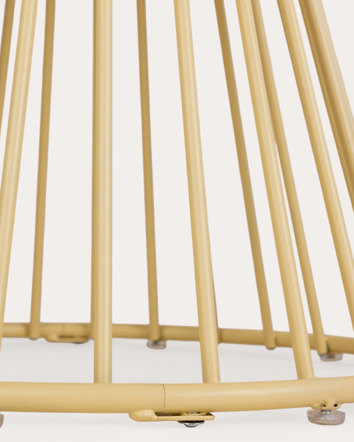 Set tavolo rotondo Nouli Ø120 cm e 4 sedie con braccioli in metallo Mayailer, immagine della galleria 7