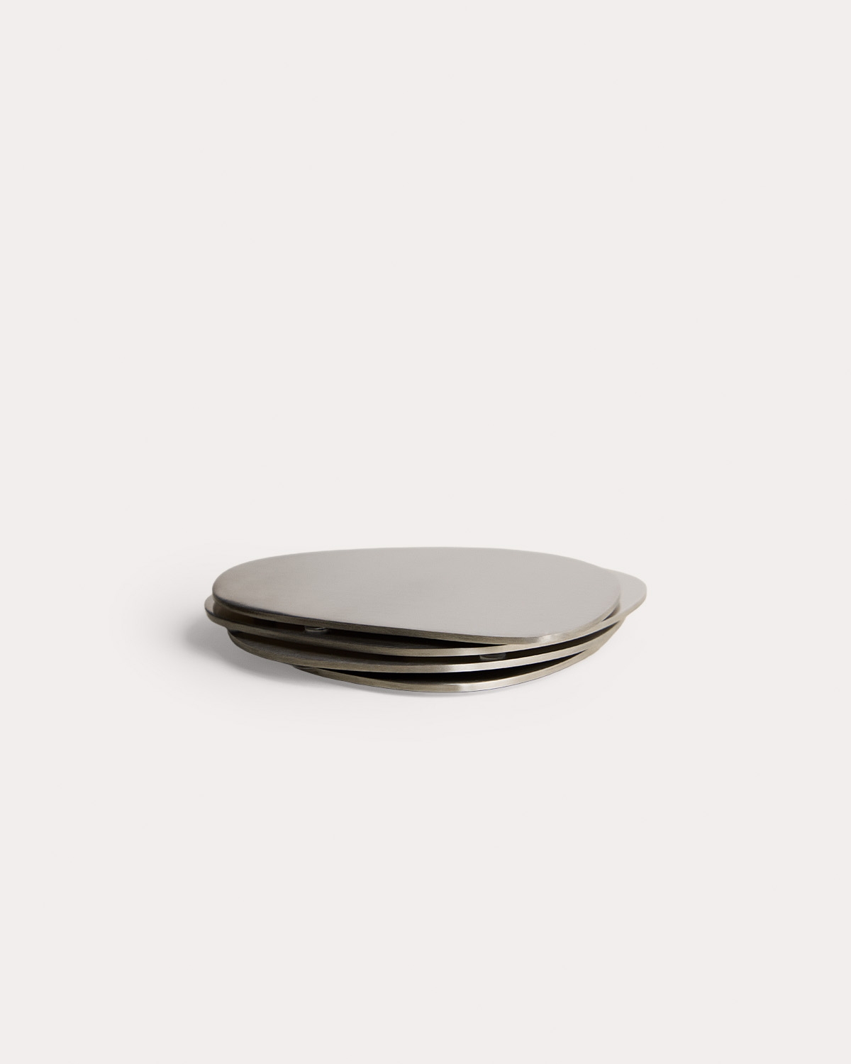 Set di 4 sottobicchieri in metallo Cylkas, immagine della galleria 2