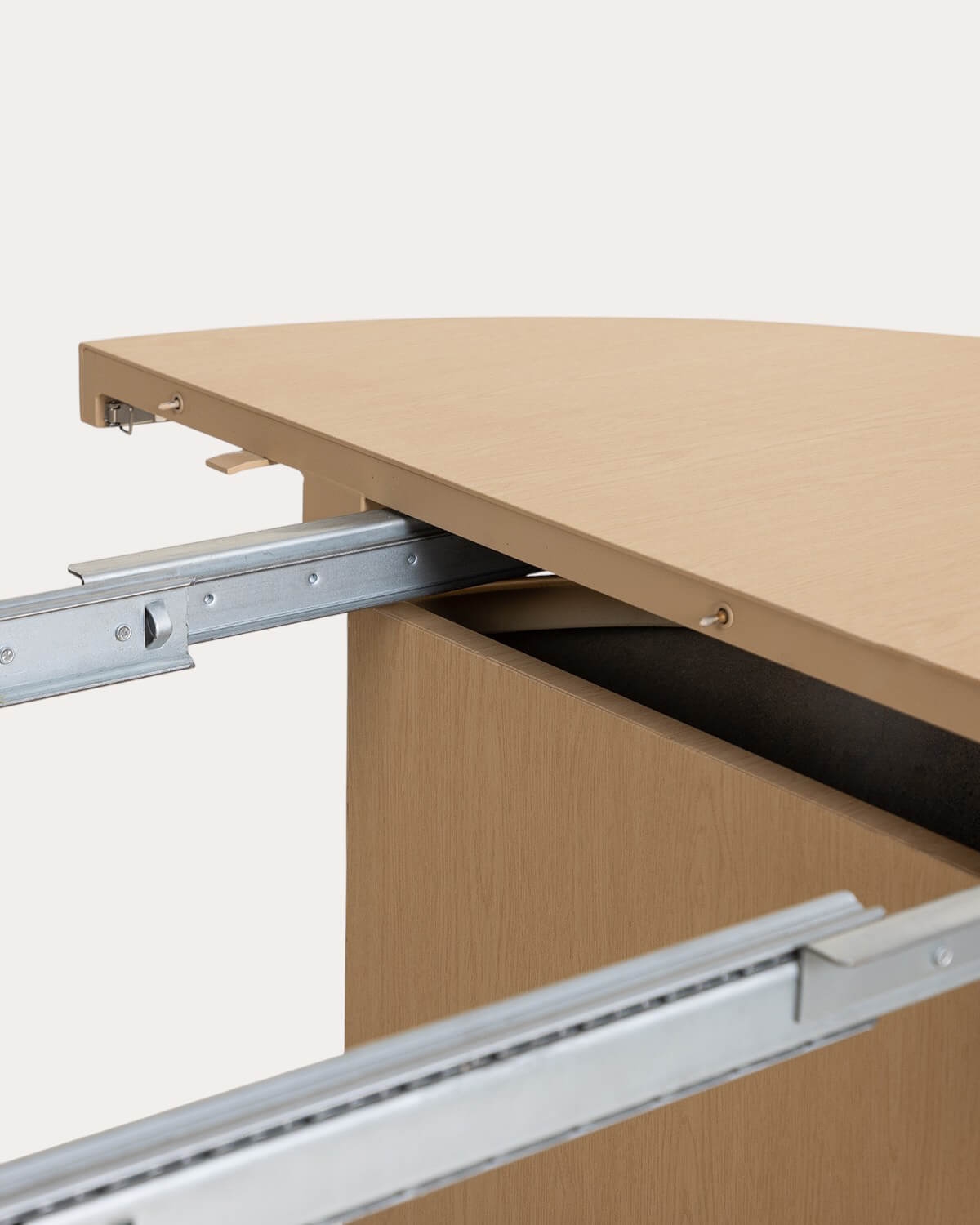 Set Tavolo Estensibile in Metallo Beca (Ø120-180x120 / 240x120 cm) e 8 Poltrone da Esterno in Legno di Acacia Tanon, immagine della galleria 9