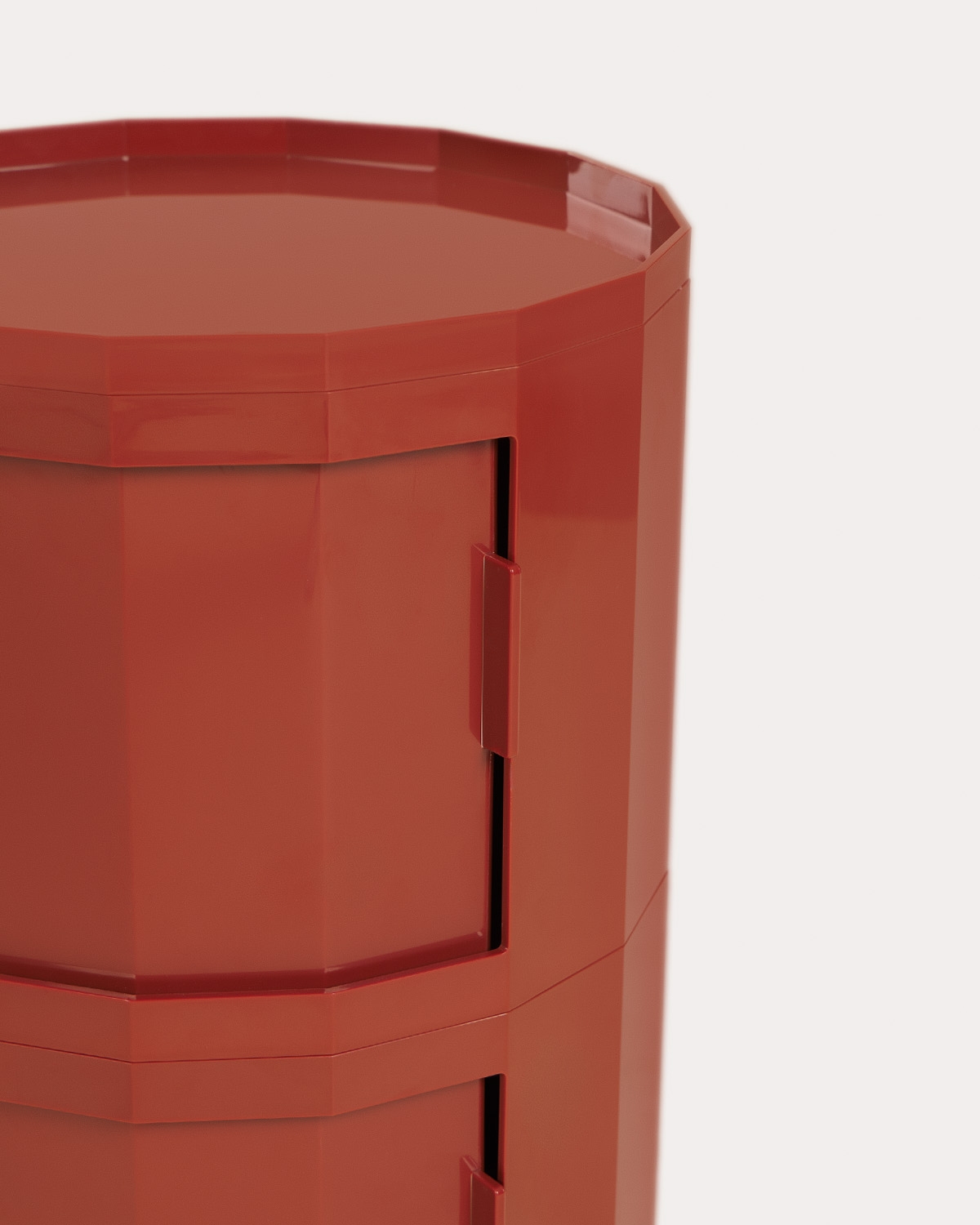 Tavolino rotondo Ø37 cm con contenitore in ABS Madikke, immagine della galleria 5